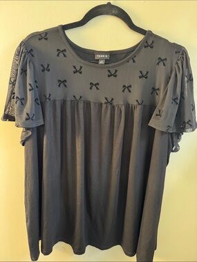 TORRID Women's Short Sleeve Top Shirt Velvet Bow Accents BLACK 1X Flowy